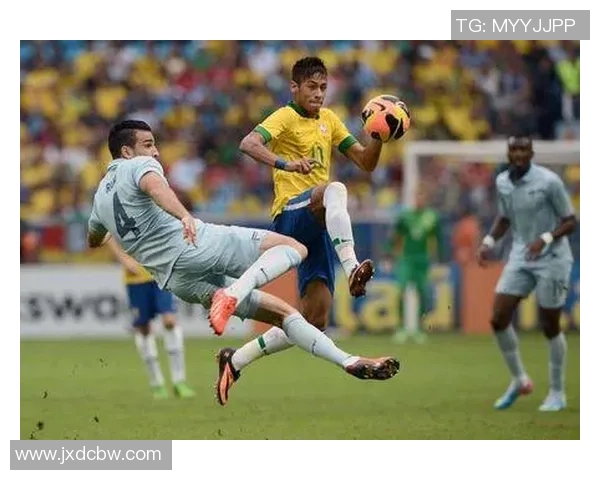 夜店派对与足球明星的双重生活：揭秘那些热爱夜晚狂欢的球场英雄